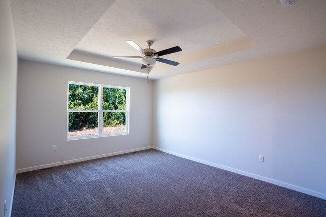 Building Photo - Beautiful newer 3 bed home with 3 car garage