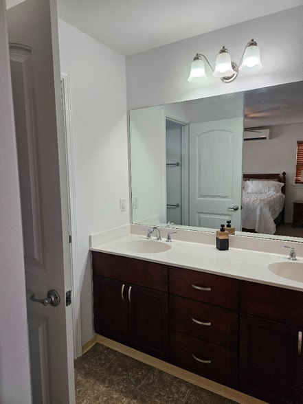Building Photo - 200 Alake St