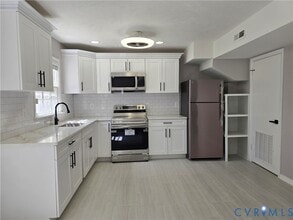 Building Photo - 419 Airycrest Dr