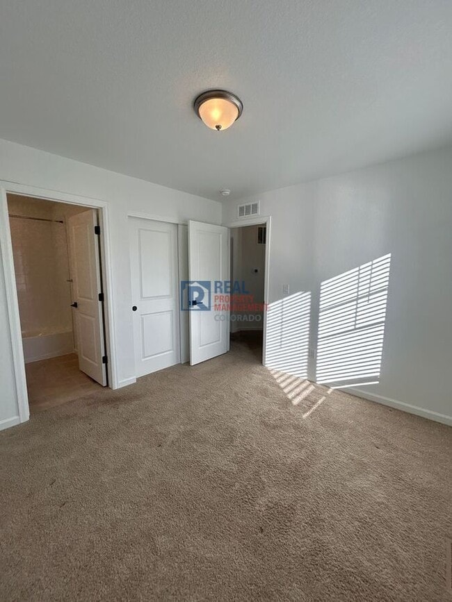 Building Photo - 5552 Canyon View Dr
