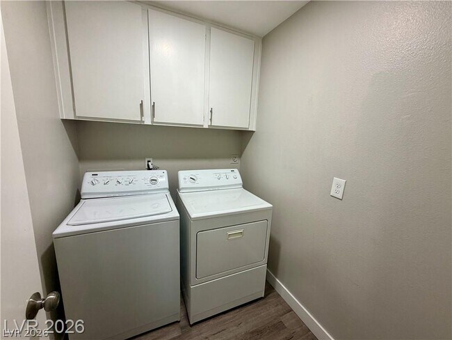 Building Photo - 3142 Espanol Dr