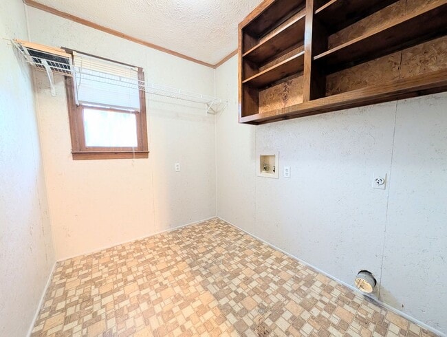 Building Photo - 6003 Sunrise Dr