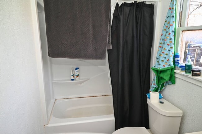 Building Photo - 902 Flood St