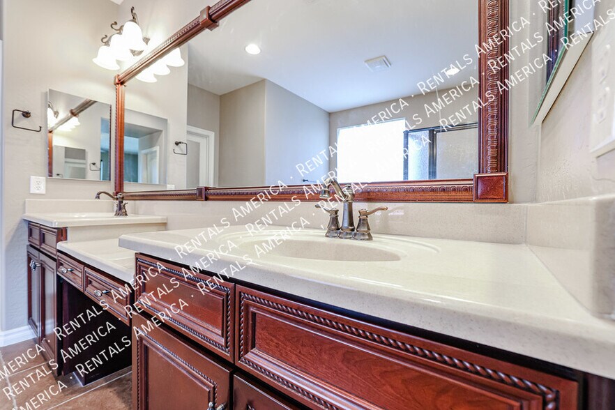 Building Photo - 613 W San Carlos Way