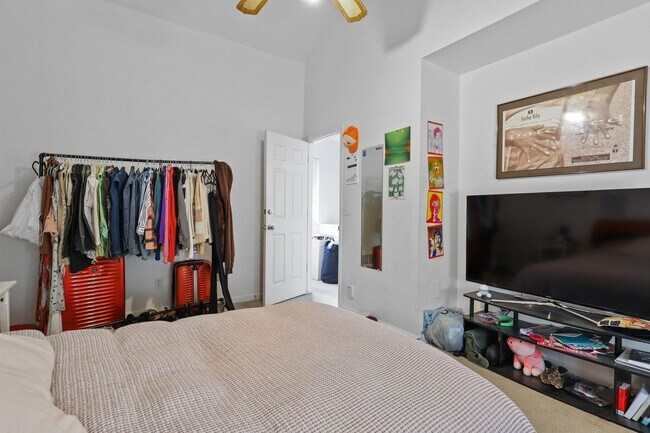 Building Photo - 925 16th St