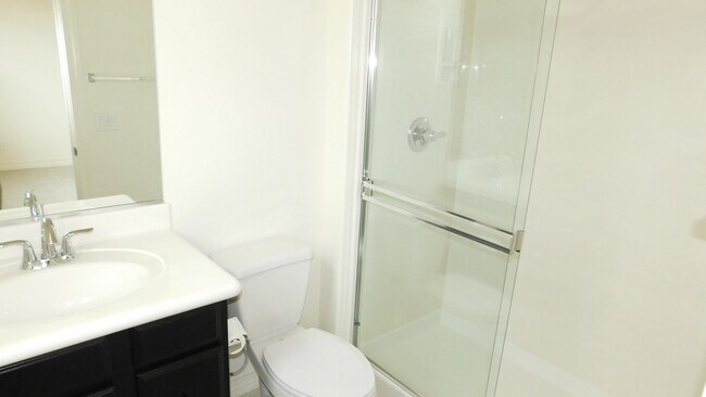 Building Photo - Beautiful home with generation suite in gated community