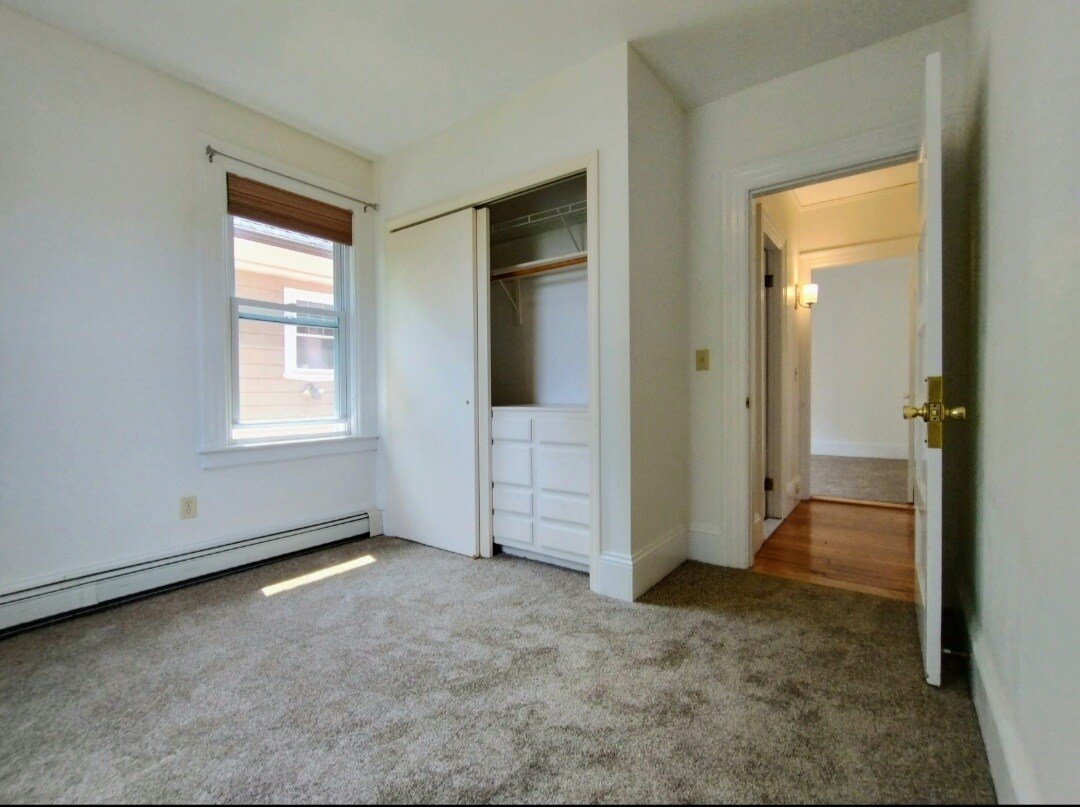 Building Photo - 151 Ivy St