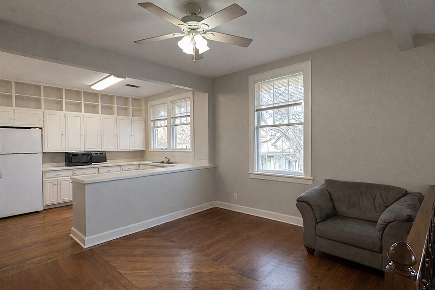 Building Photo - 3219 W Markham St