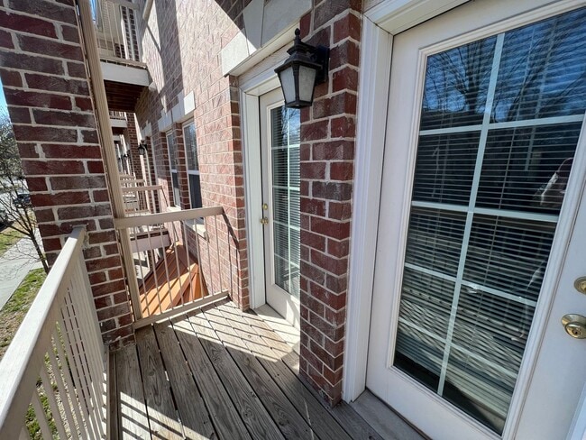 Building Photo - 2 bedroom unit across street from KSU Campus. Available August 1st!