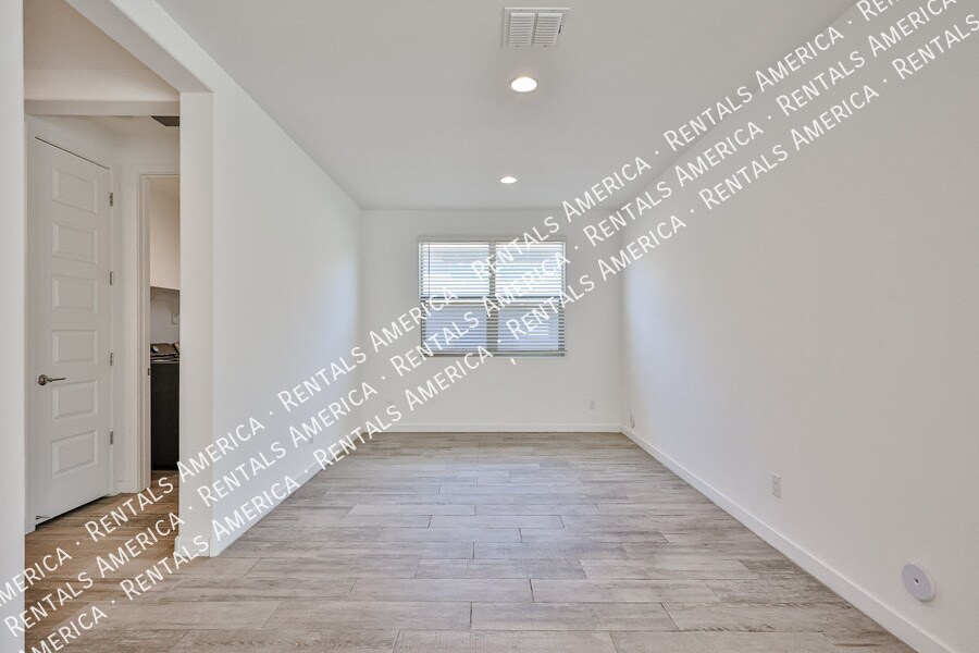 Building Photo - 1625 W la Mirada Dr