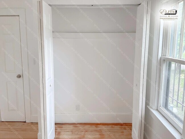 Building Photo - Charming Pet-Friendly 2BR Home with Fenced Yard & Modern Amenities in Flint!