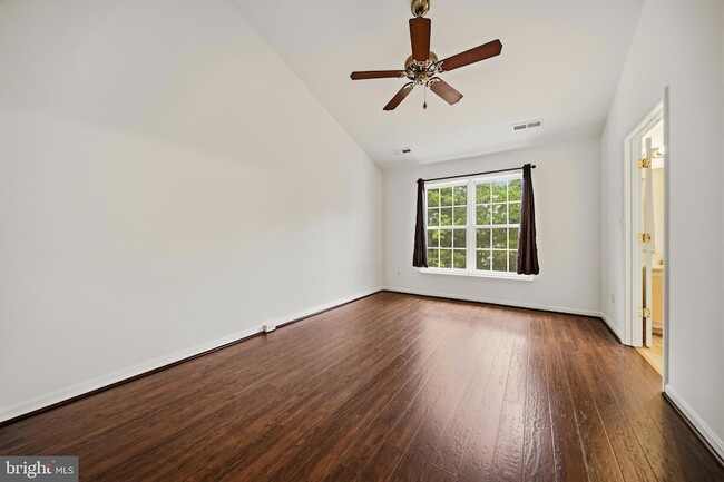 Building Photo - 25251 Dunvegan Square