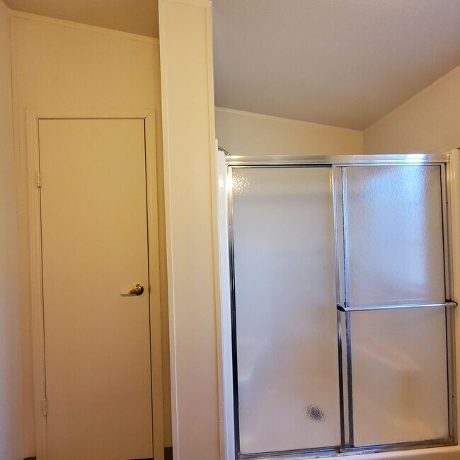 Building Photo - 33152 Fuchsia Ln