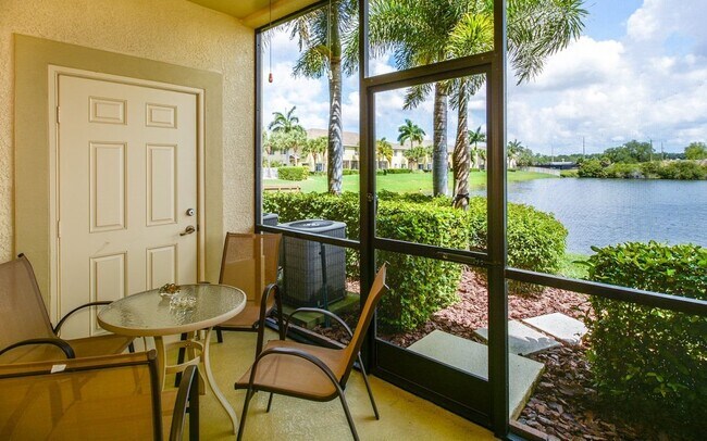 Building Photo - Lakeside Village Townhouse 2 Bedroom  2.5 Bath Available for Short-Term Rental