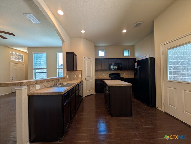 Building Photo - 622 Creekside Cir