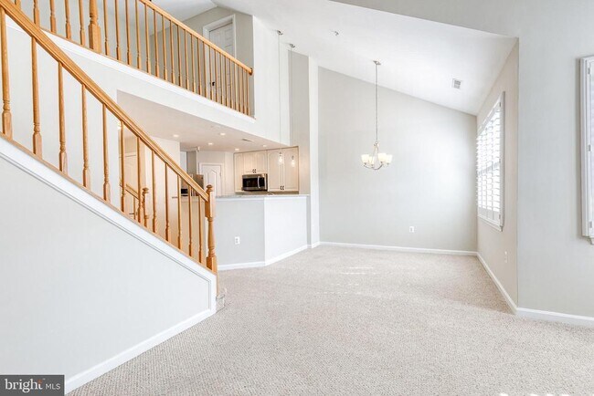 Building Photo - 400 Symphony Cir