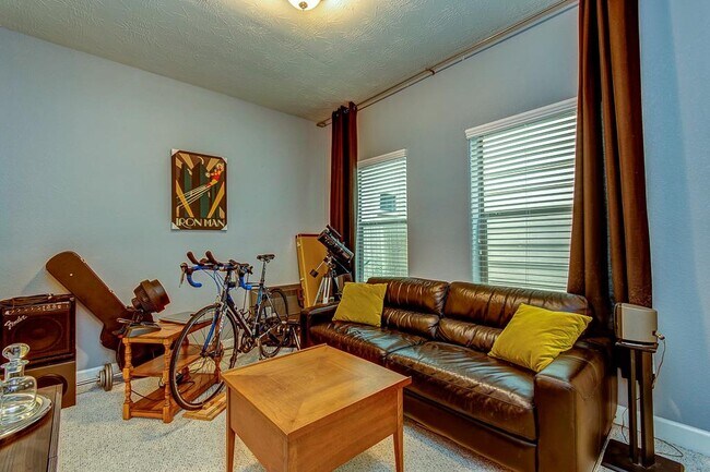 Building Photo - 1319 Birdsall St