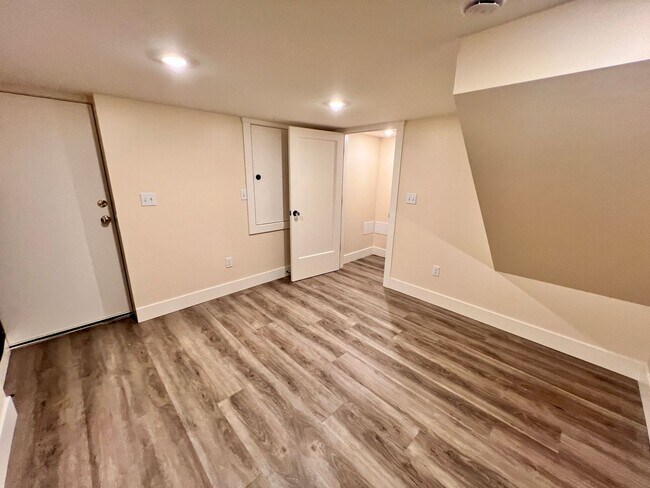 Building Photo - Gorgeous, Executive Living in Beautiful Ma...
