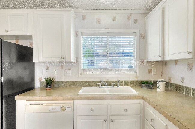 Building Photo - 3321 Peachtree Hill Rd