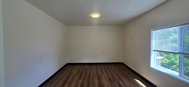 Building Photo - 321 South Third Street