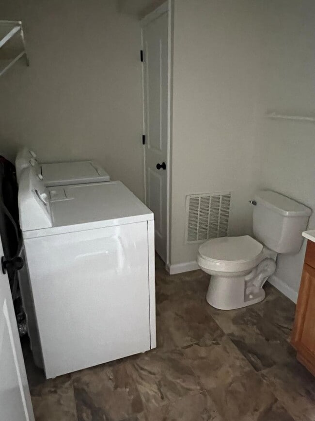 Building Photo - 100 Aldergate St