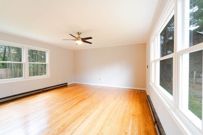 Building Photo - Beautiful Home With an Excellent Location in Potomac, MD