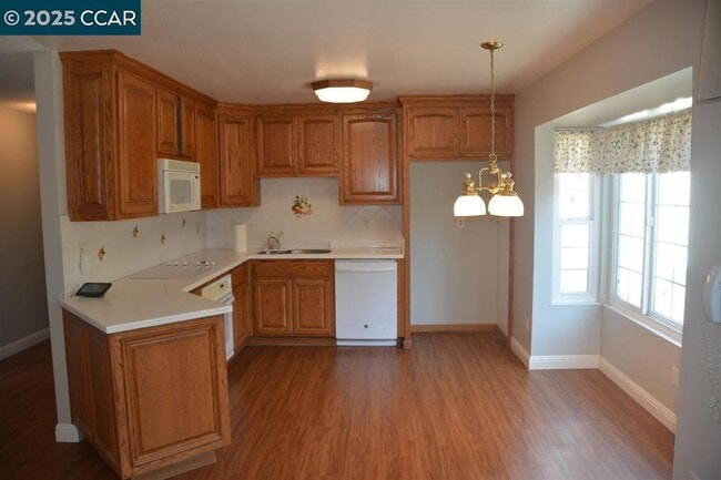 Building Photo - 3320 Blythe Dr