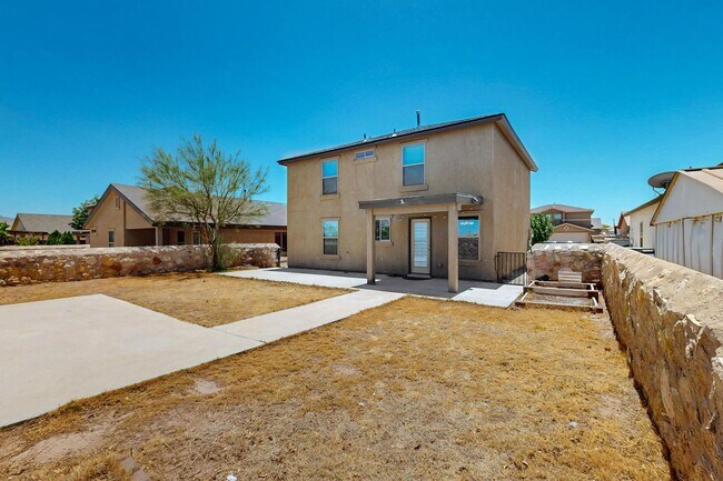 Building Photo - Two story 3 bedroom 2.5 bath in Santa Tere...