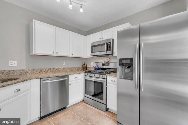 Building Photo - 161 Quiet Waters Pl