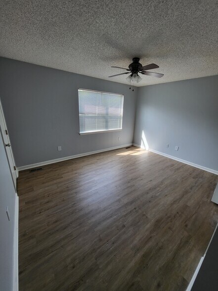 Building Photo - 1718 13th Ct S