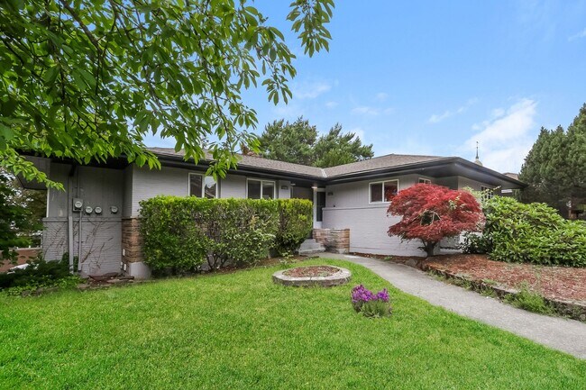 Building Photo - 7151-7153 Fauntleroy Wy SW