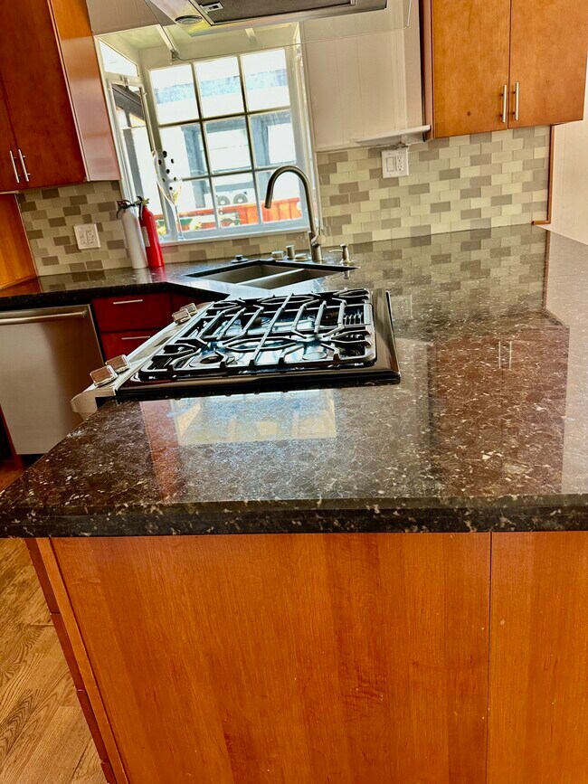 Building Photo - 2212 Gramercy Ave