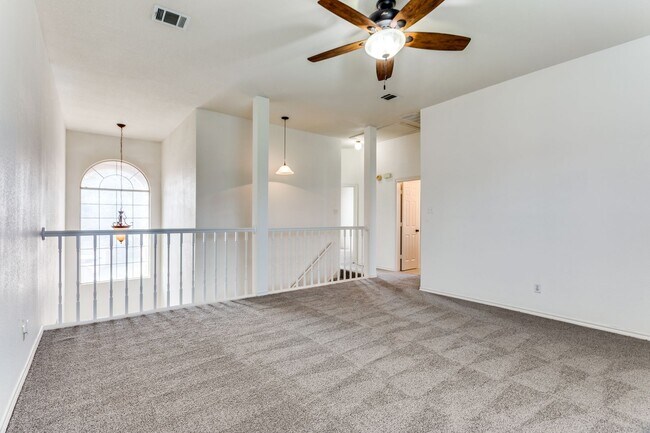 Building Photo - 8434 Golf Club Cir