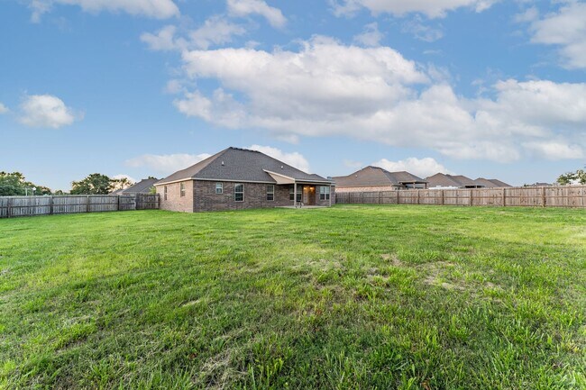 Building Photo - 2091 Eagle Dr
