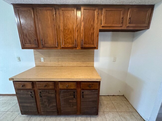 Building Photo - 2 Bedroom 1.5 Bath