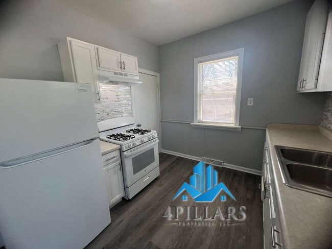 Building Photo - "Charming 3-Bed Home with Partially Finished Basement & Gleaming Hardwood Floors in Hammond - 226...