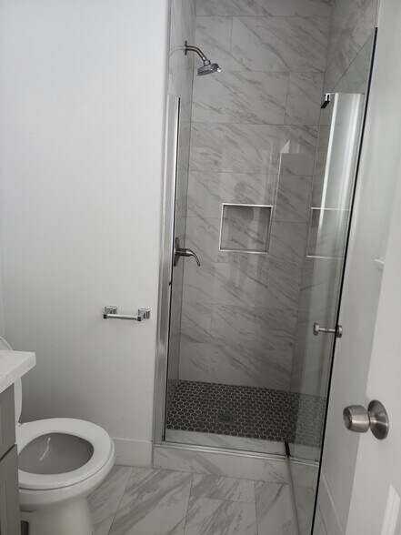 Building Photo - 119 S Westmoreland Ave