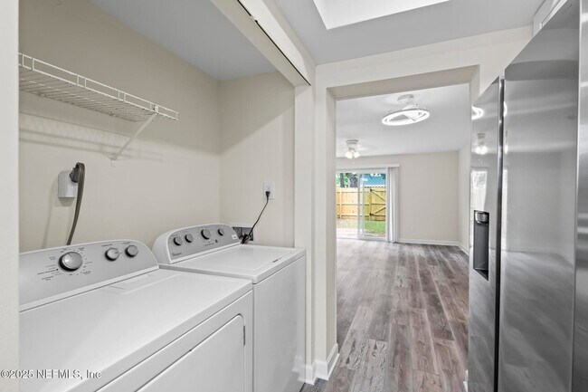 Building Photo - 11359 Bedford Oaks Dr