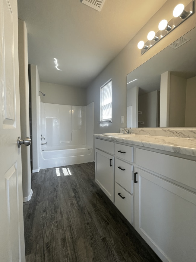 Master Bath - 1771 Eveningshade Ln