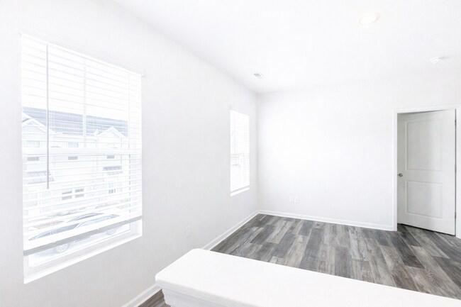 Building Photo - Brand New End-Unit Townhome | 3 BR/2.5BA | 1-Car Garage | Near Downtown Mooresville