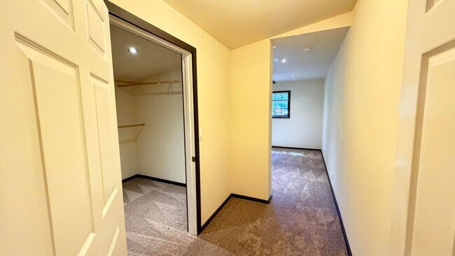 Building Photo - 54080 Pine Crest Ave