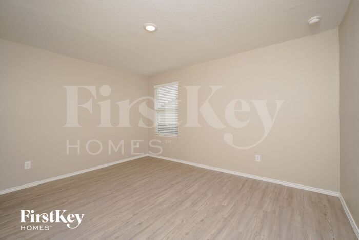Building Photo - 2416 Lake Hls