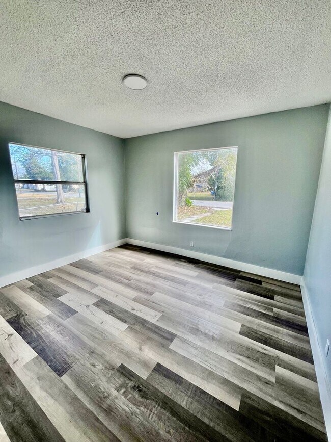 Building Photo - Beautifully Remodeled 4BR/2BA Lakeland Home NO APPLICATION FEE!