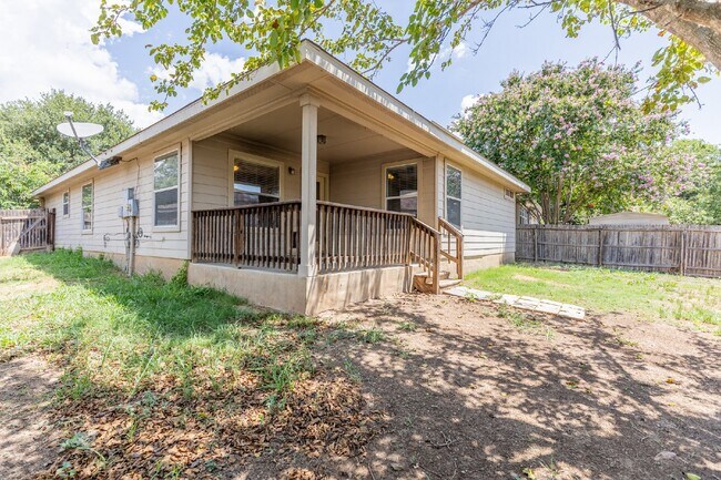 Building Photo - 8914 Walnut Springs