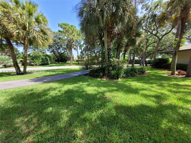 Building Photo - 7523 Greenlake Dr