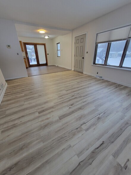 Building Photo - 802 Le Hillier St