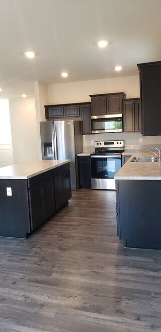 Building Photo - 10708 Tahoma Ct E