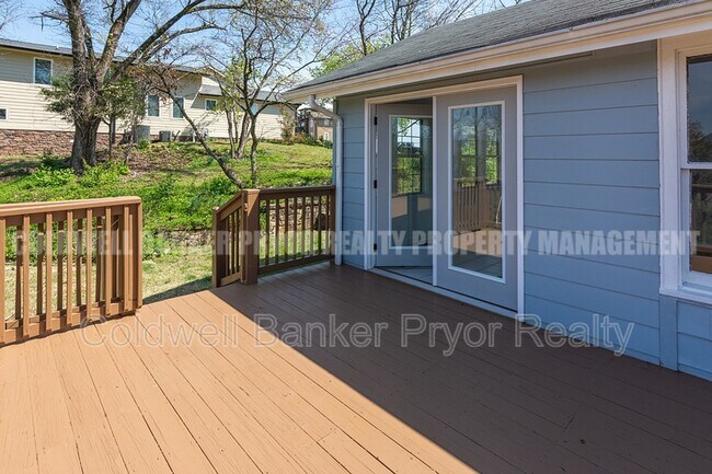 Building Photo - 323 Walsh Rd