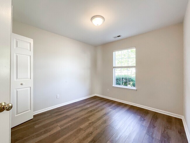 Building Photo - 1037 Ridgefield Cir