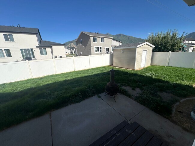 Building Photo - Freshly Painted, New Carpet Throughout - Home For Rent In Springville!!!